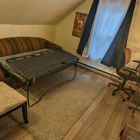 Cozy Downtown One Bedroom Free Parking Kingston Eksteriør billede