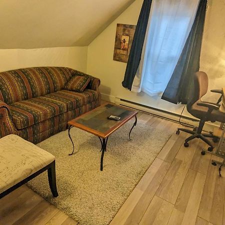 Cozy Downtown One Bedroom Free Parking Kingston Eksteriør billede