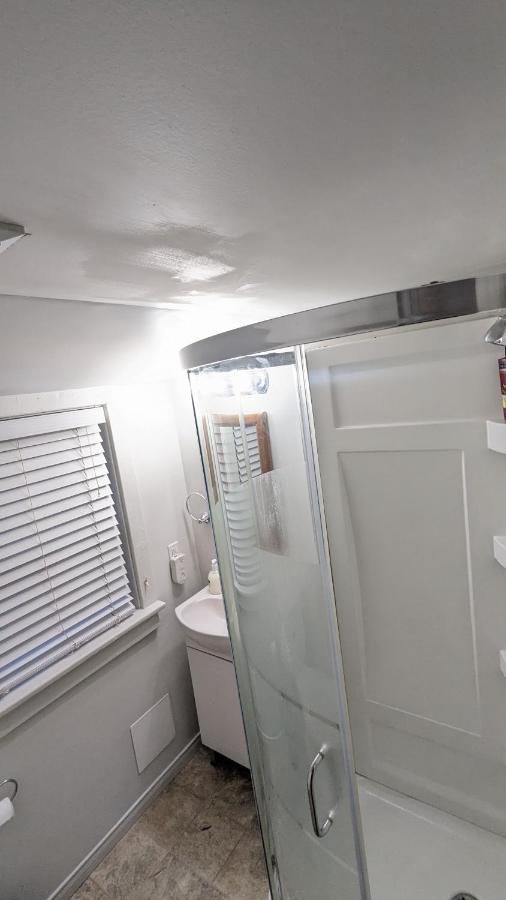 Cozy Downtown One Bedroom Free Parking Kingston Eksteriør billede