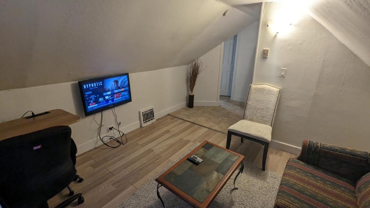 Cozy Downtown One Bedroom Free Parking Kingston Eksteriør billede