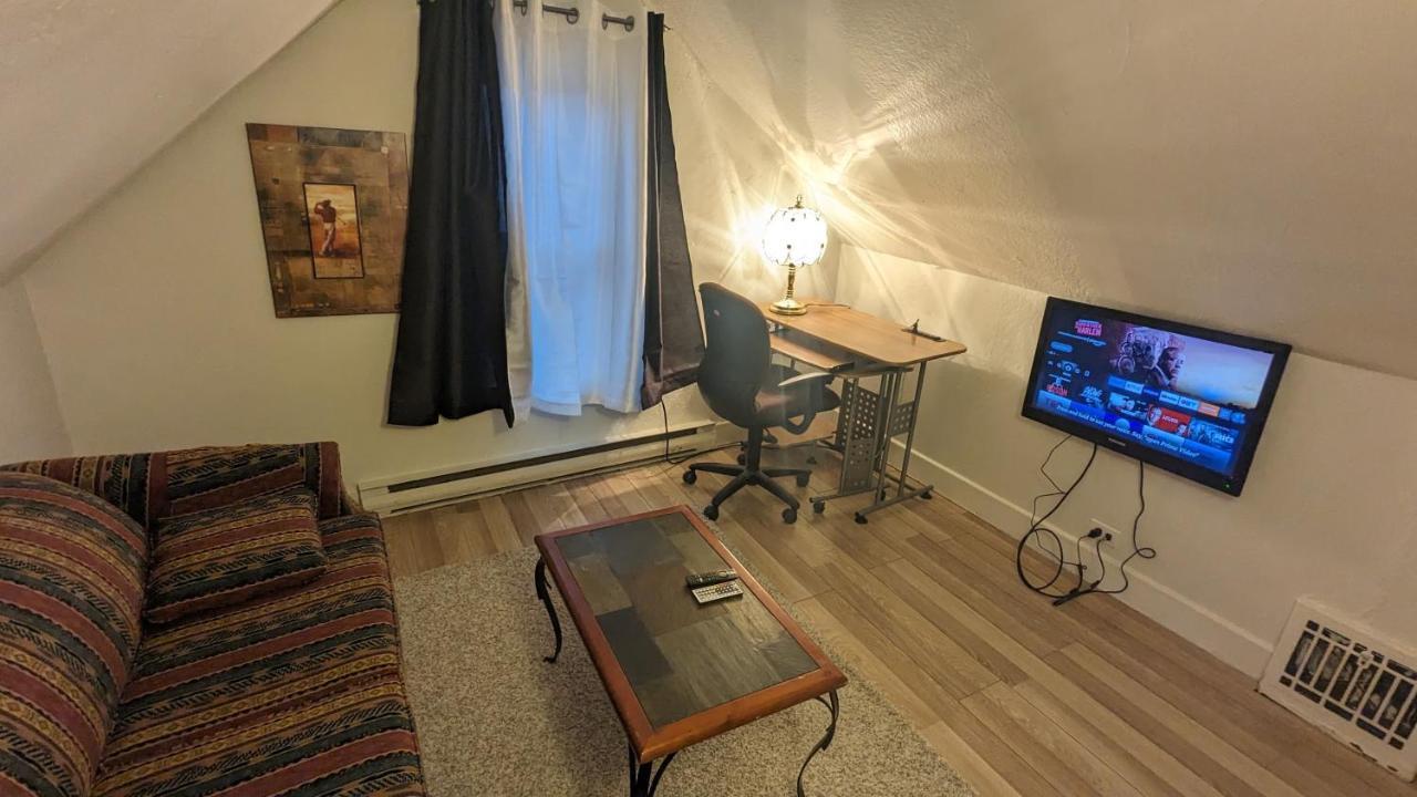 Cozy Downtown One Bedroom Free Parking Kingston Eksteriør billede