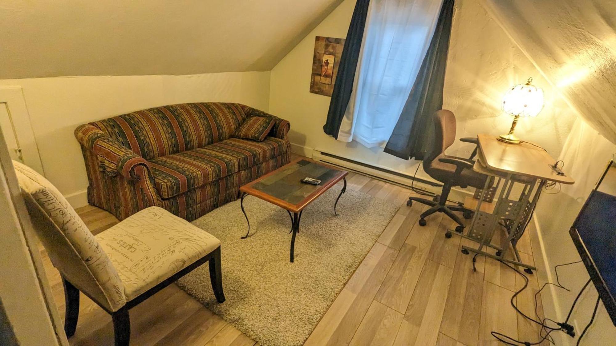 Cozy Downtown One Bedroom Free Parking Kingston Eksteriør billede